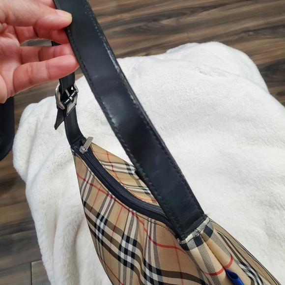 Authentic Burberry plaid horseferry nylon shoulder bag - Picture 5 of 16